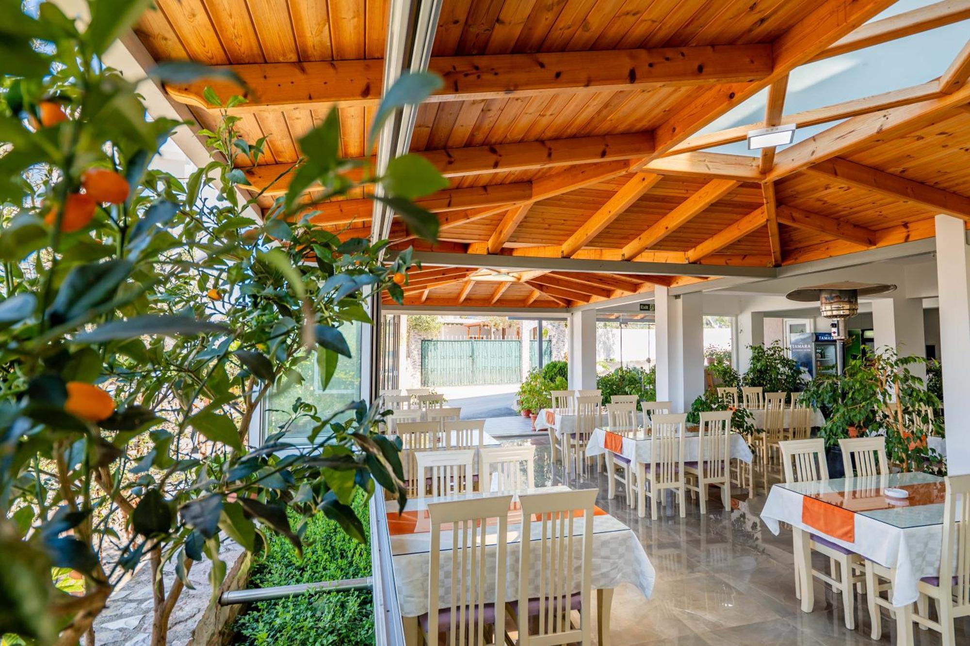 Aleksander Aparthotel Ksamil Bagian luar foto