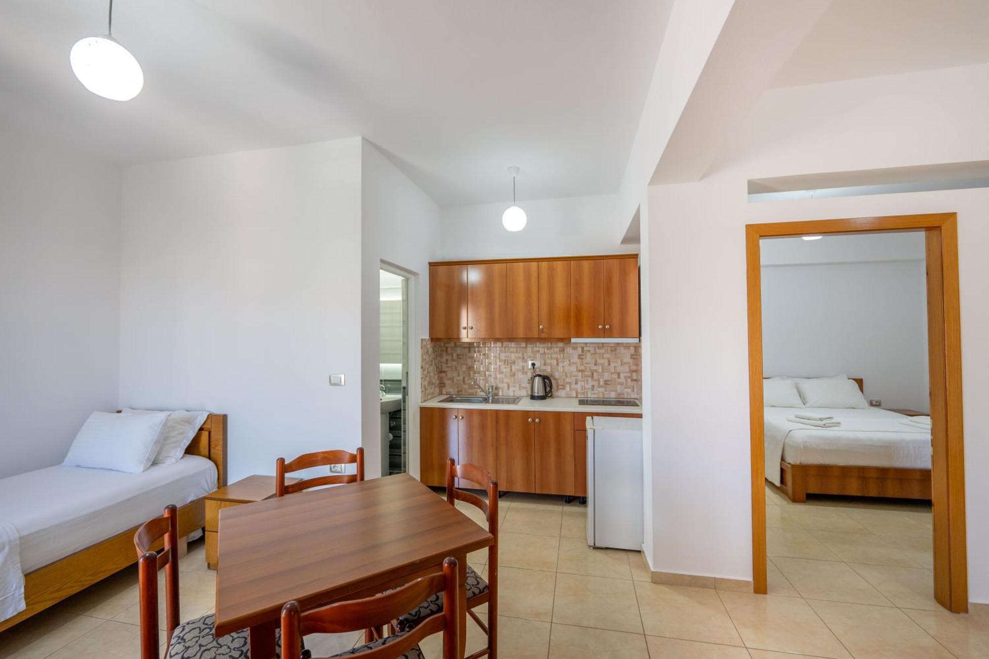 Aleksander Aparthotel Ksamil Bagian luar foto