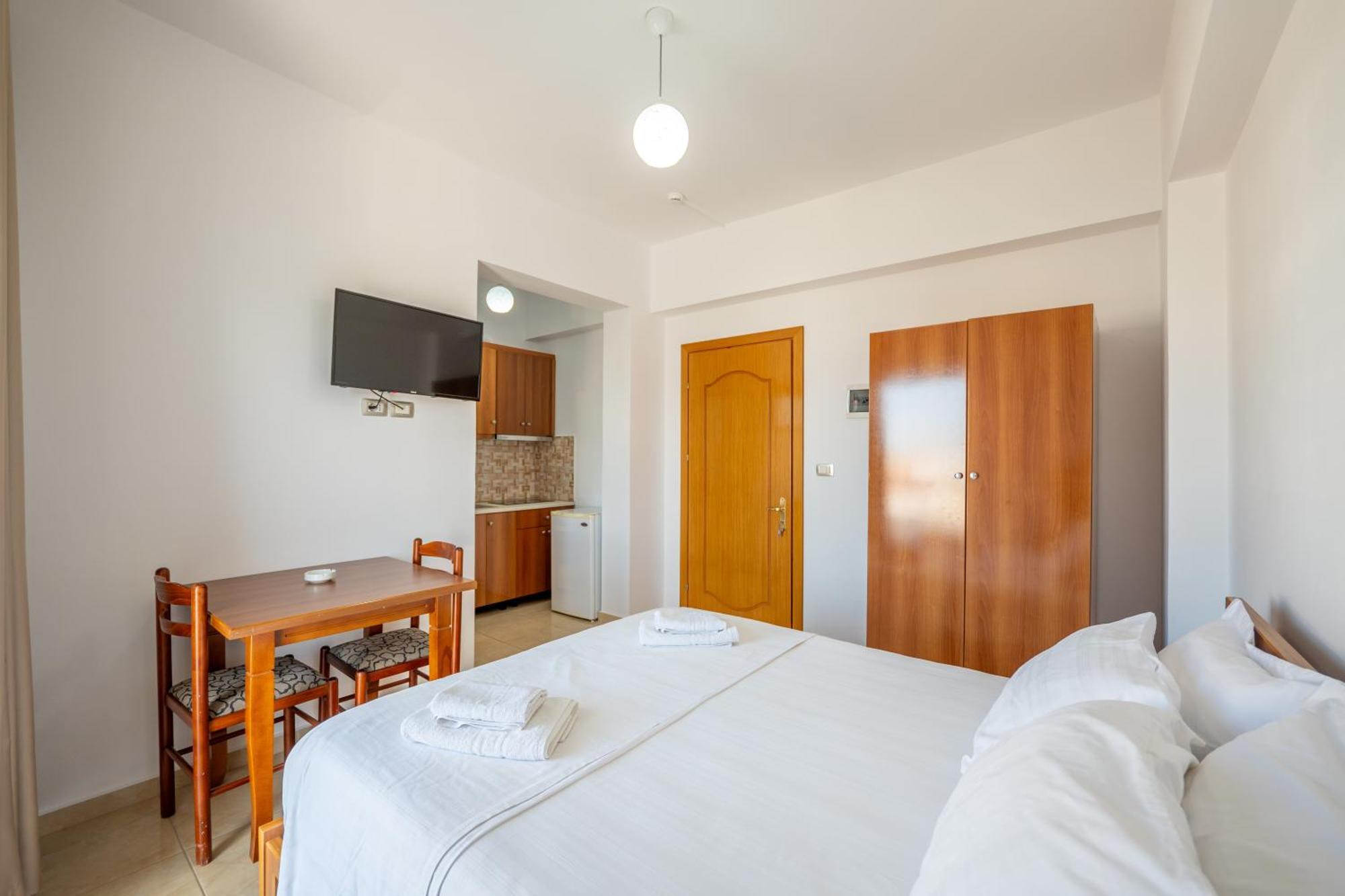 Aleksander Aparthotel Ksamil Bagian luar foto