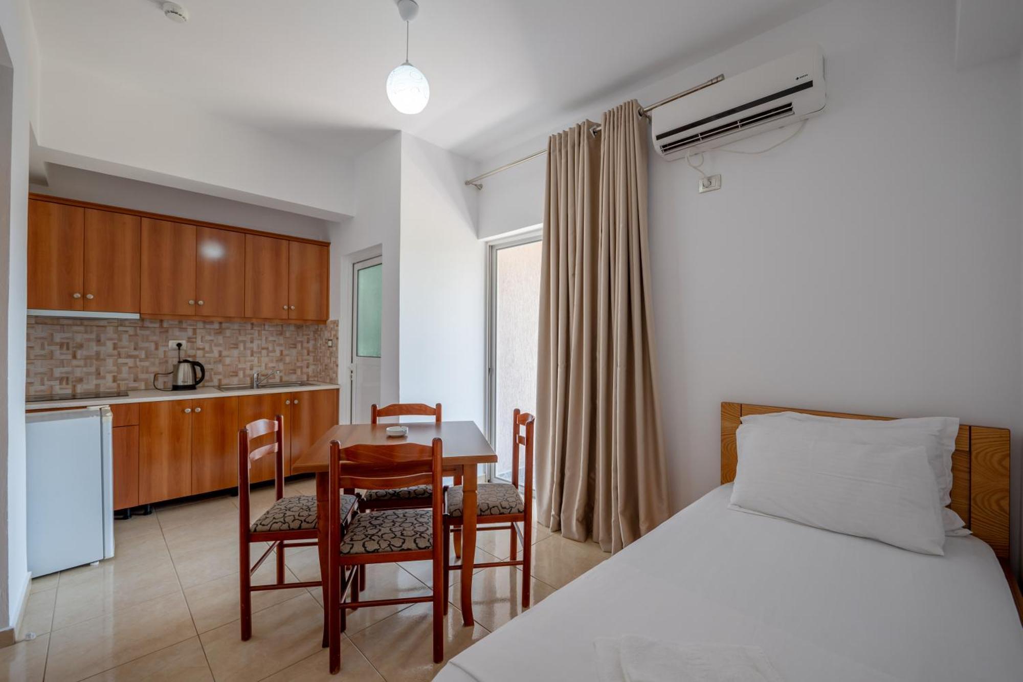 Aleksander Aparthotel Ksamil Bagian luar foto