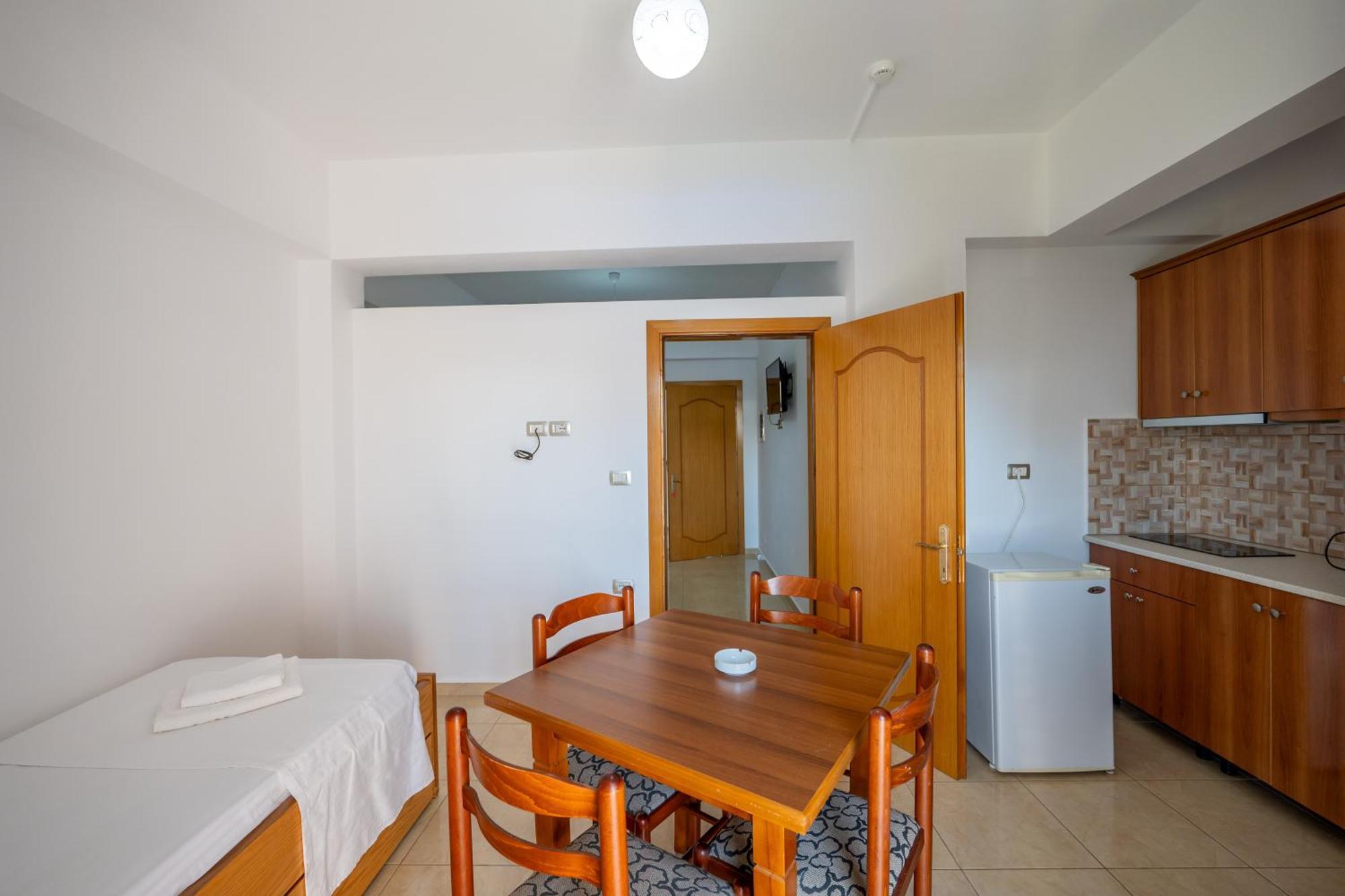 Aleksander Aparthotel Ksamil Bagian luar foto